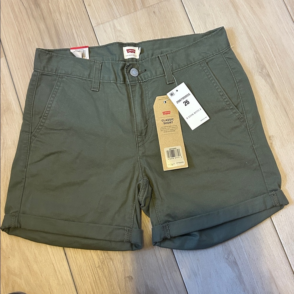 NWT Levi's Women's Olive Green Classic Shorts Cuffed Size 26 / 2